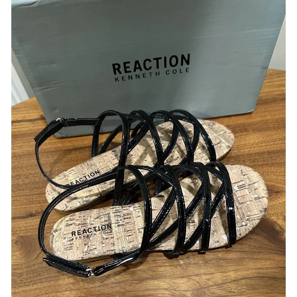 Kenneth Cole REACTION Girls Black Patent DAYLO‎ Gladiator Sandals, Sz 4 NIB